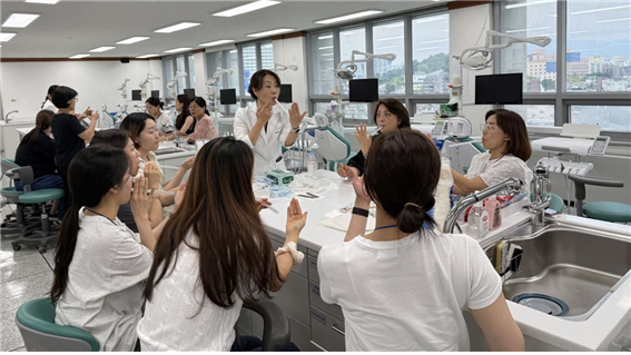 치과위생사를 위한 노인 구강관리 역량 강화 과정이미지